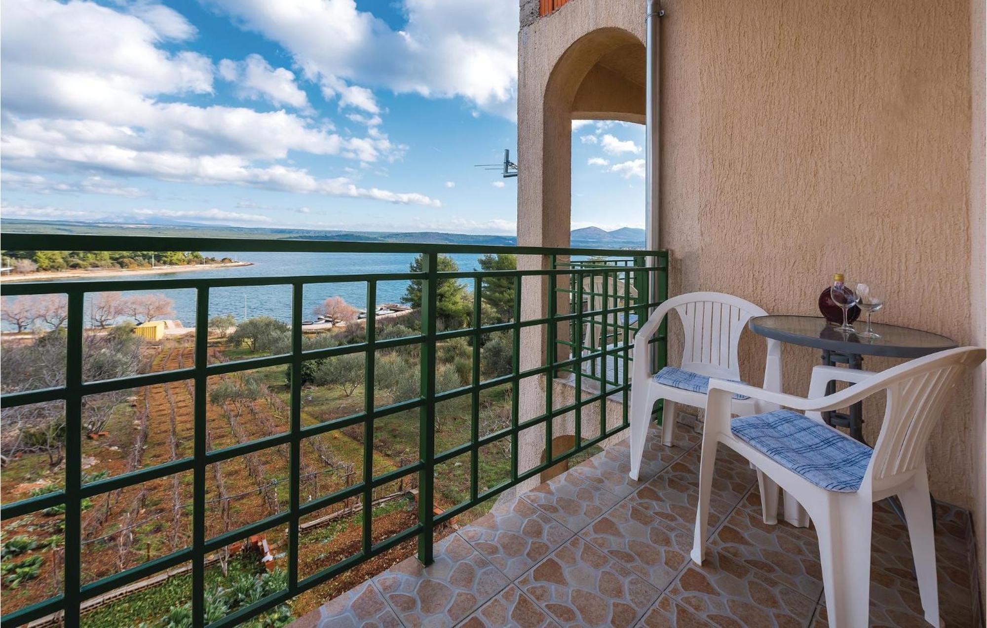 Beautiful Apartment In Raslina With Wifi Buitenkant foto